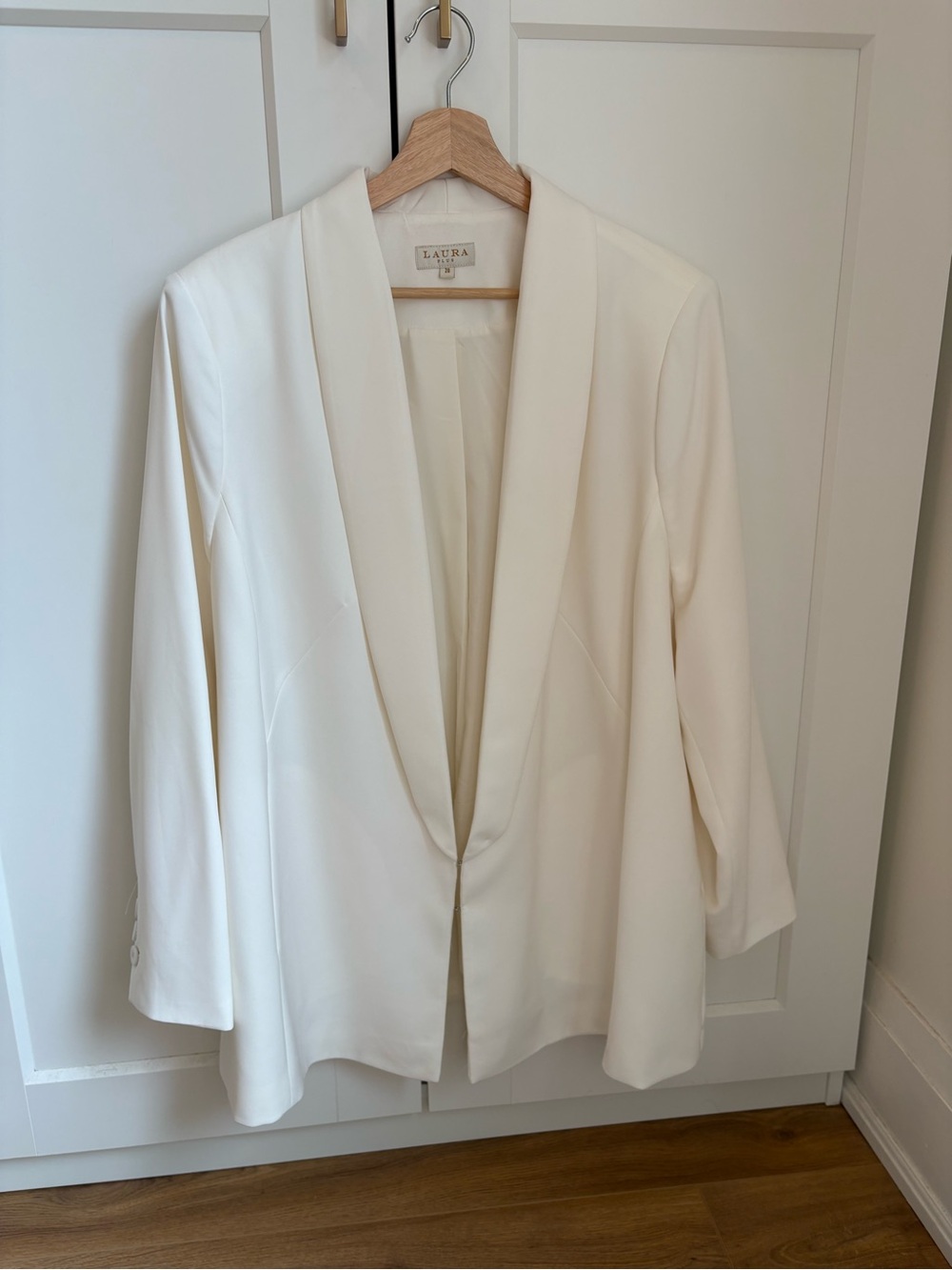 Crisp White Blazer Jacket - size 20 Laura
